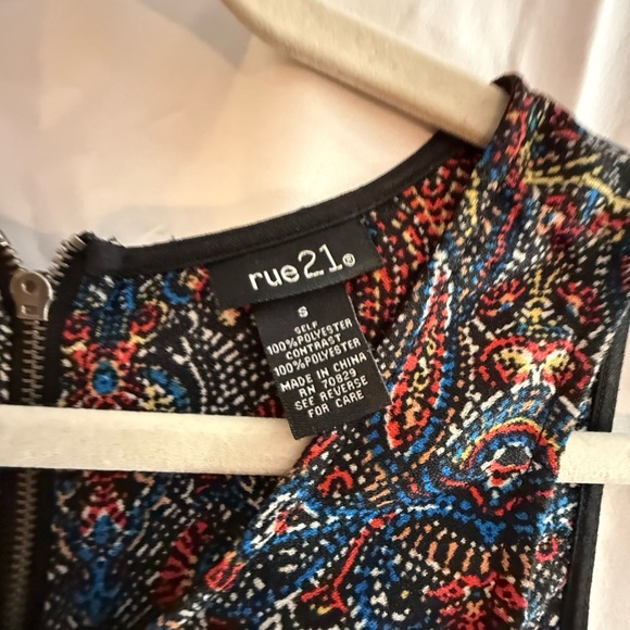 Rue21 Multicolor Abstract Print Top - Picture 3 of 4